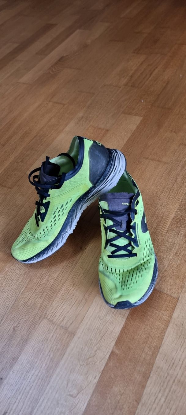 Decathlon Scarpe da uomo: KIPRUN KSLIGHT Decathlon running shoes – Usato da Dübendorf venduto da app_6b2j 1