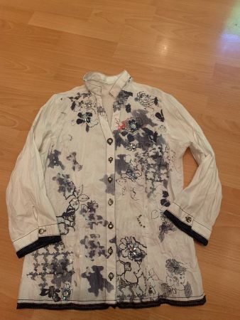 Jolie chemise t. 34