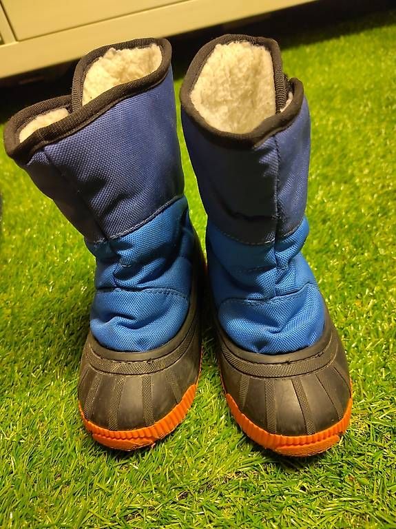 Scarpe per ragazzi: Winter Stiefel Grösse 24/25 – Usato da Zürich venduto da RaffaelaT