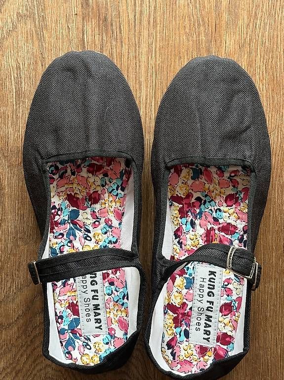 Scarpe da donna: Scarpe Kung Fu Mary – Usato da Monteggio venduto da Barbaglo