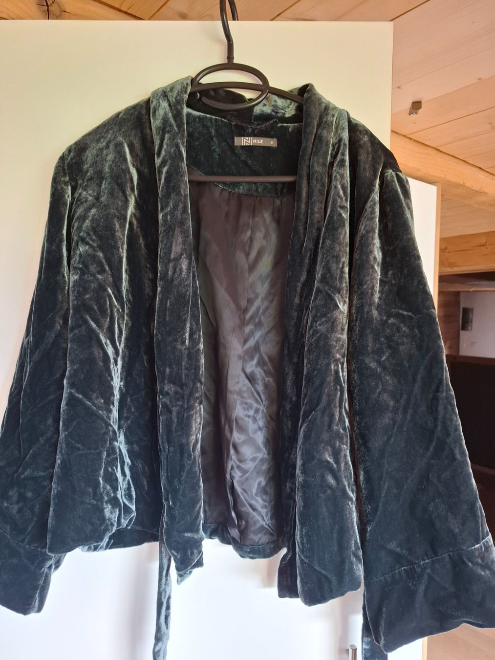 Nile Lotti di vestiti: Nile Jacke und kurzärmlige Bluse – Usato da Filet venduto da cla_9kqr