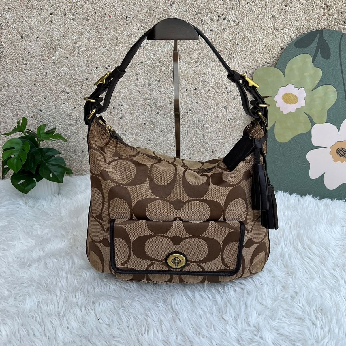 Coach Borse da donna: Coach Umhängetasche Monogramm braun Leder 36x28cm – Usato da Eggenwil venduto da CNSRVINTAGE 8