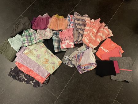 Sommer-Kleiderpaket Grösse 128 (24 Teile)
