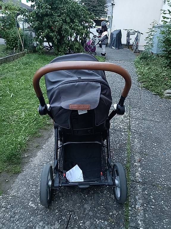 Poussette: Kinderwagen – Défectueux à Hendschiken par akbarsaj 3