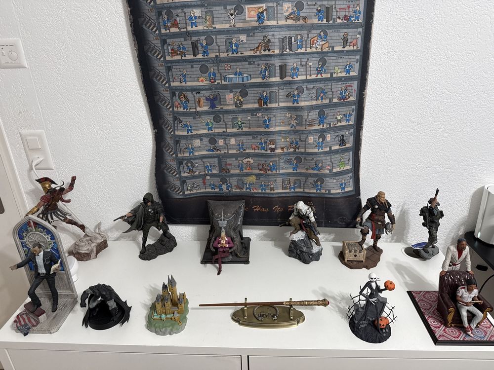 Verschiedene Gaming Statuen (Neu (gemäss Beschreibung)) in Urtenen ...