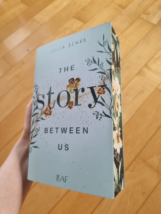 The Story Between Us Jella Benks mit Farbschnitt (Neu (gemäss