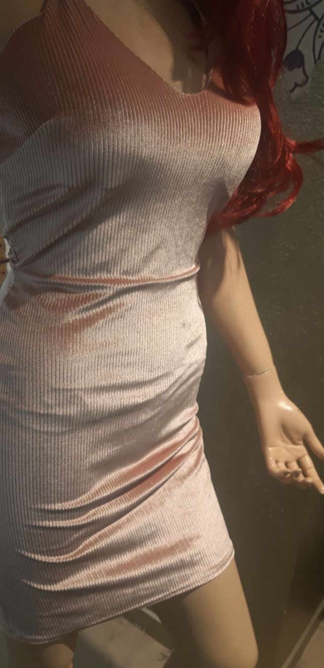 Robes: NEU! NEU! NEU! Einzigartiges elegantes Kleid Gr.S – Neuf avec emballage d'origine à Zürich par Venecia25