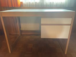 Schreibtisch