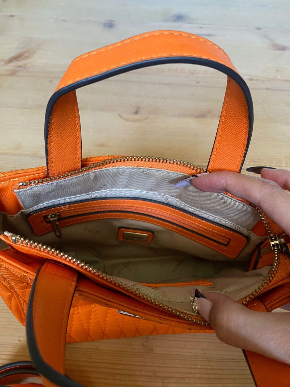 Guess Taschen für Damen: Guess Handtasche orange – Gebraucht aus Ellikon an der Thur von capricorn1234 2