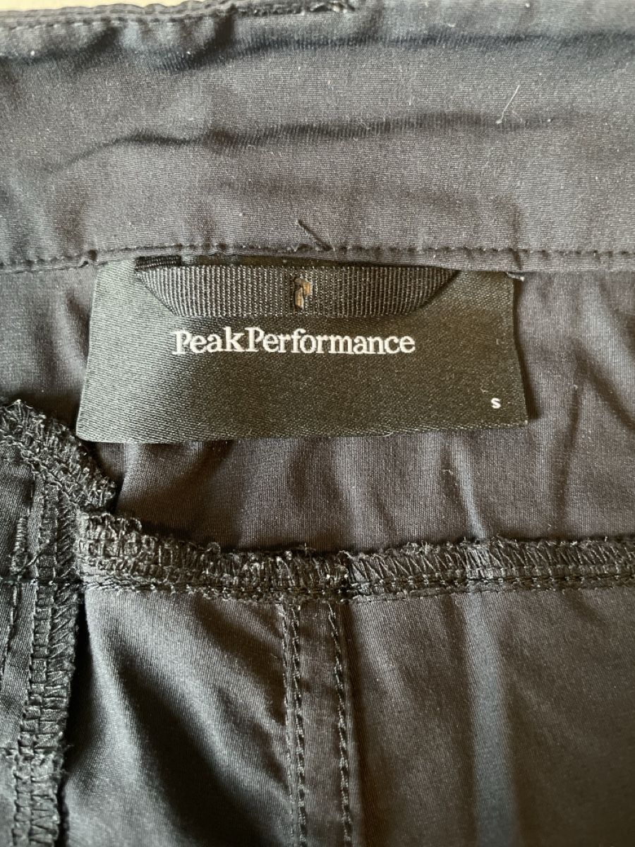 Peak Performance Hosen: Kurze schwarze Wanderhose von Peak Performance – Gebraucht aus Schmitten FR von Monei19 2
