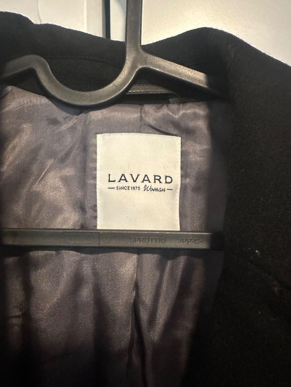 Cappotti: Schwarzer Mantel – Usato da Bern venduto da san_lc5t 2