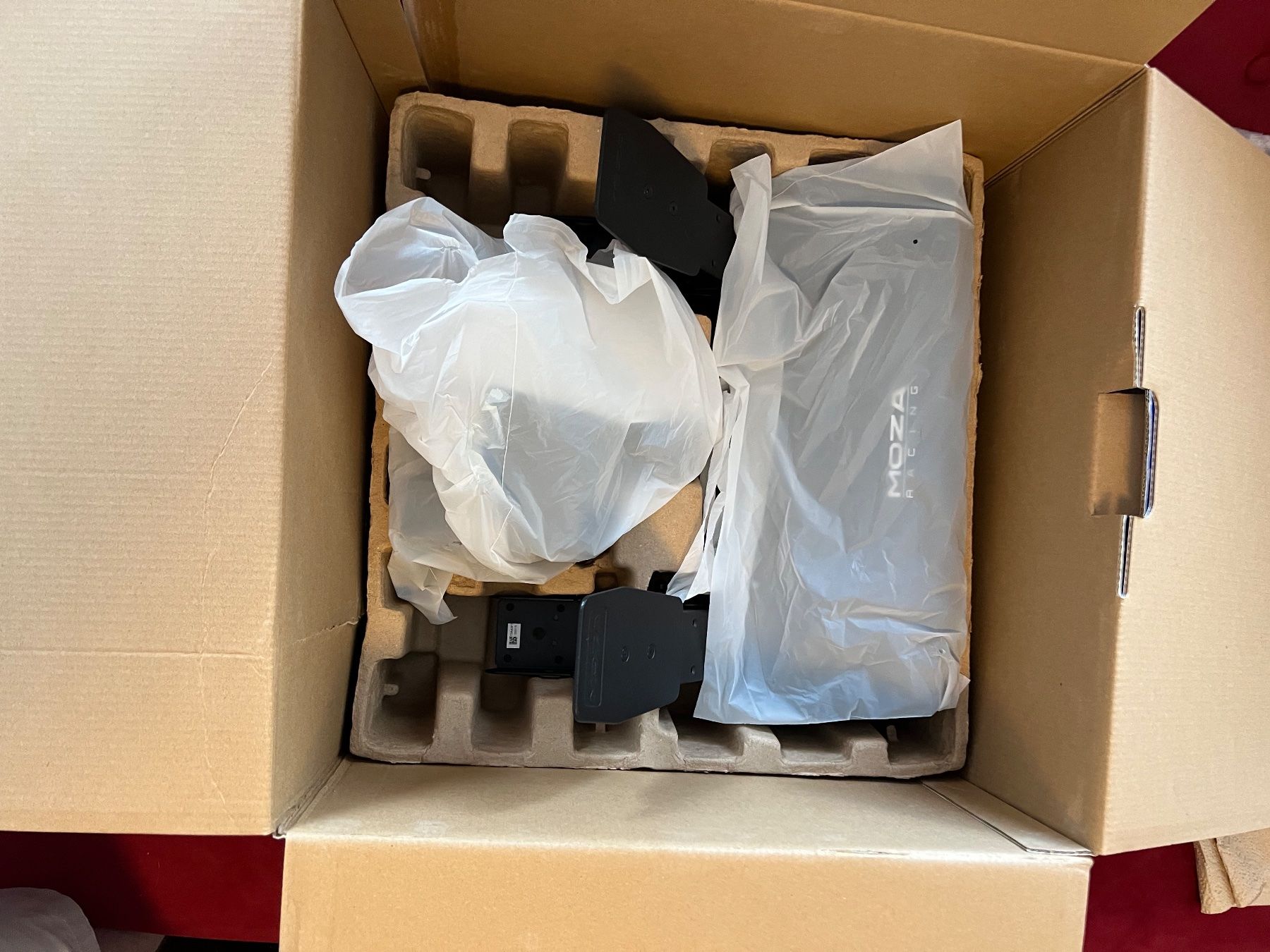 Moza Racing Manettes: MOZA R5 Racing Simulator Lenkrad und Pedalset – D'occasion à Herisau par joa_f6z7 3
