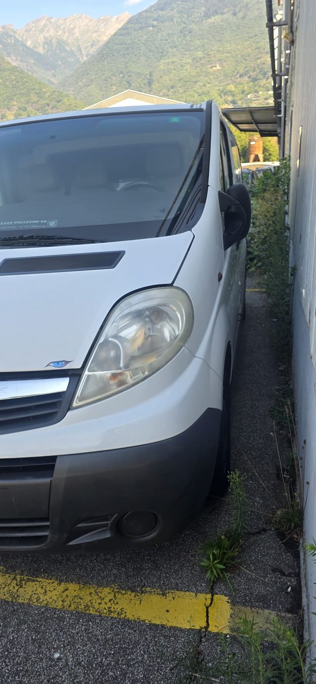 Opel Veicoli commerciali: Opel Vivaro Turbo Diesel – Difettoso da Bellinzona venduto da AbPlatz83 3
