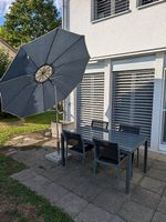 Gartengarnitur (Tisch, Stühle, Sonnenschirm + Fuss)