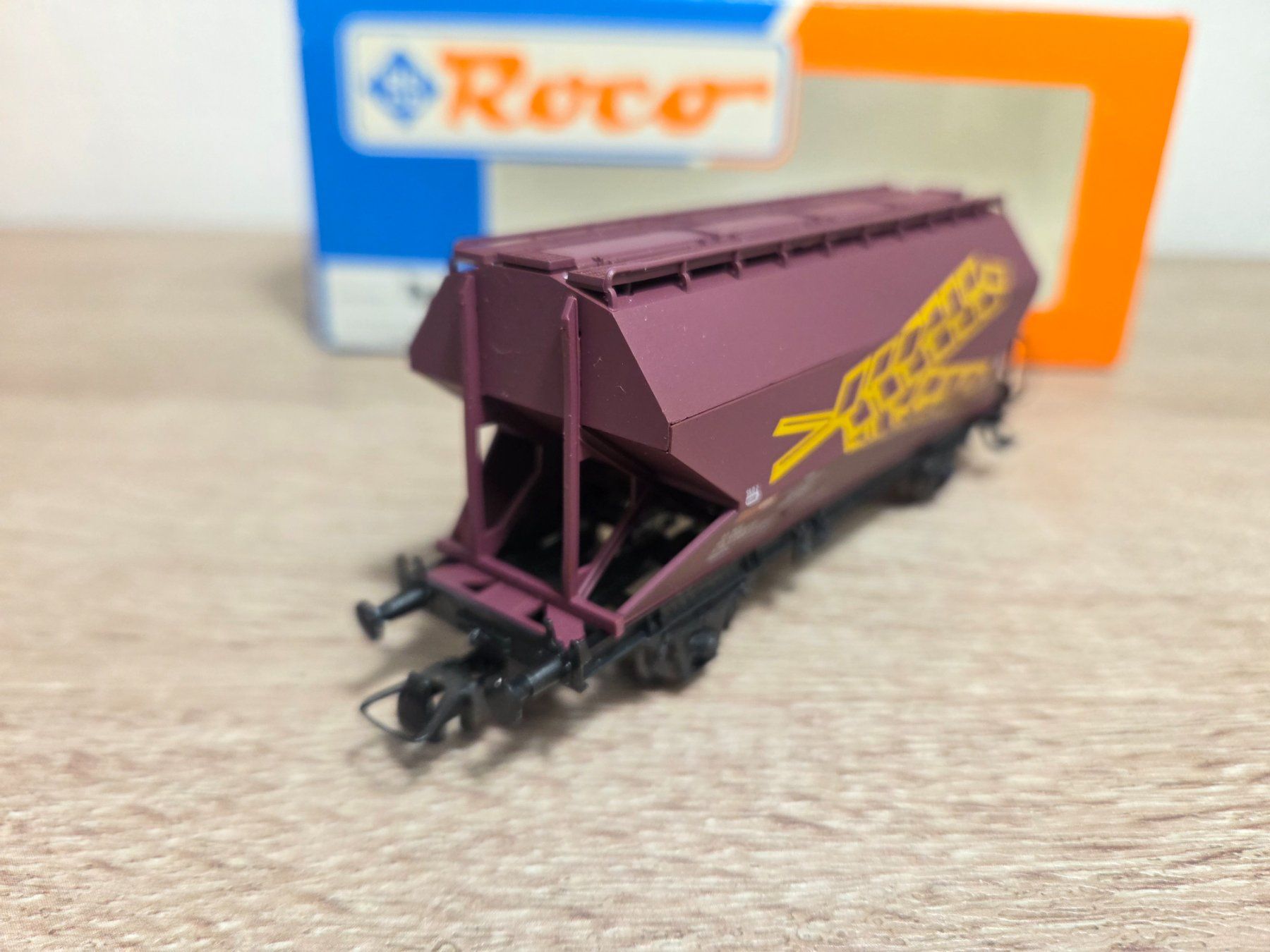 Roco Modellini di ferrovie: Roco 291025 Silowagen SBB H0 – Nuovo e nell'imballaggio originale da St-Aubin-Sauges venduto da Lo_Go 2