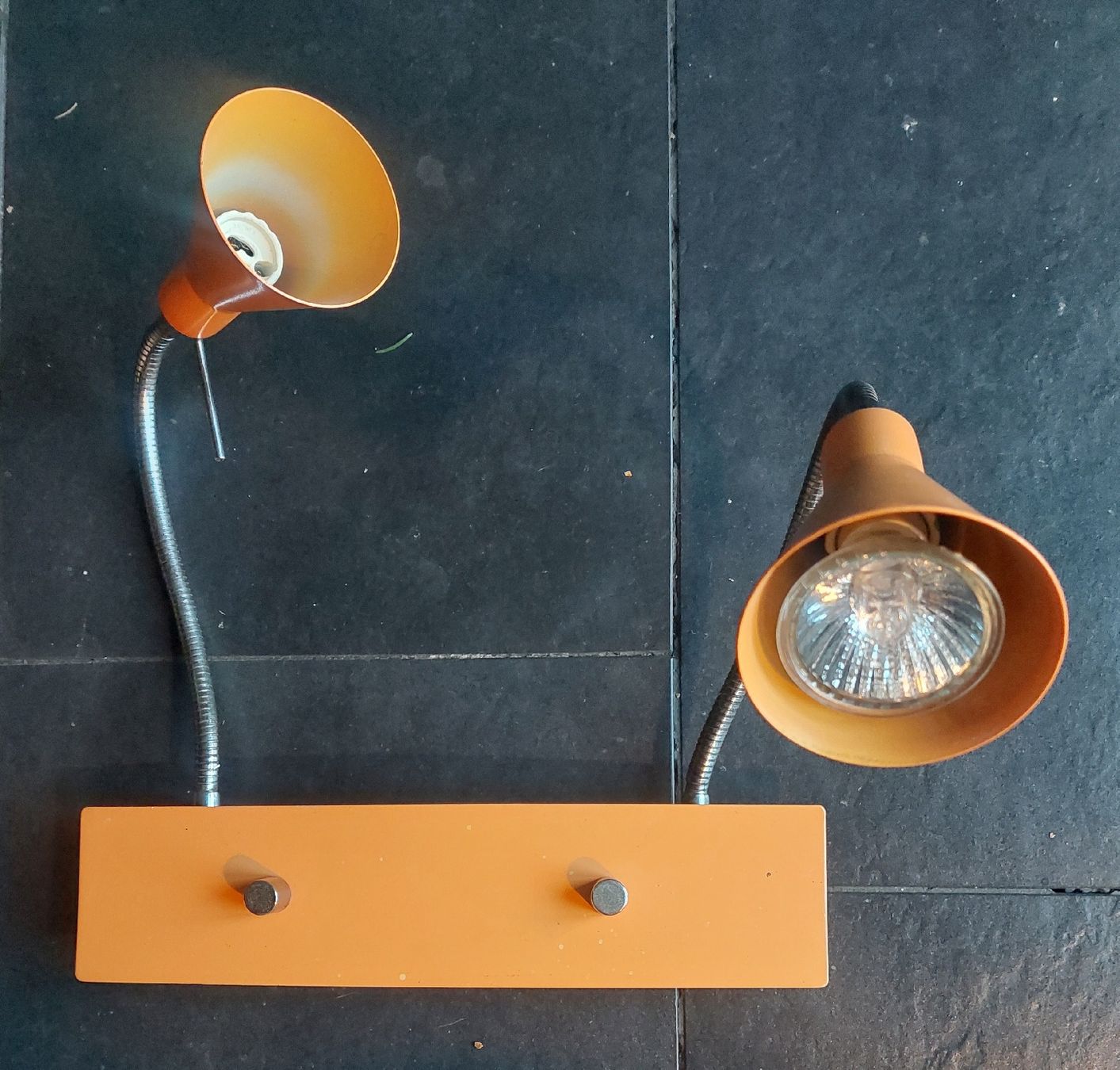 Lampade: 2 Lämpli mit Schwanenhals – Usato da Zürich venduto da Cortin