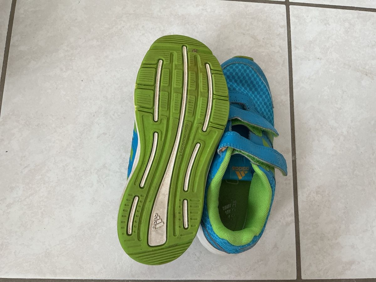Adidas Chaussures garçon: Turnschuhe Grösse 31 – D'occasion à Grellingen par gartenzwerg03 2
