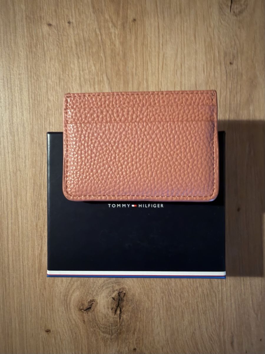 Tommy Hilfiger Brieftaschen: Portefeuille Tommy Hilfiger – Gebraucht aus Hauterive NE von ann_v7d6 1