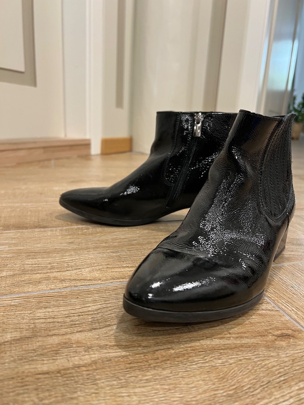 Damenschuhe: Lack-Stiefeletten, Schwarz, Grösse 36 – Gebraucht aus St. Gallen von kka_l9wg