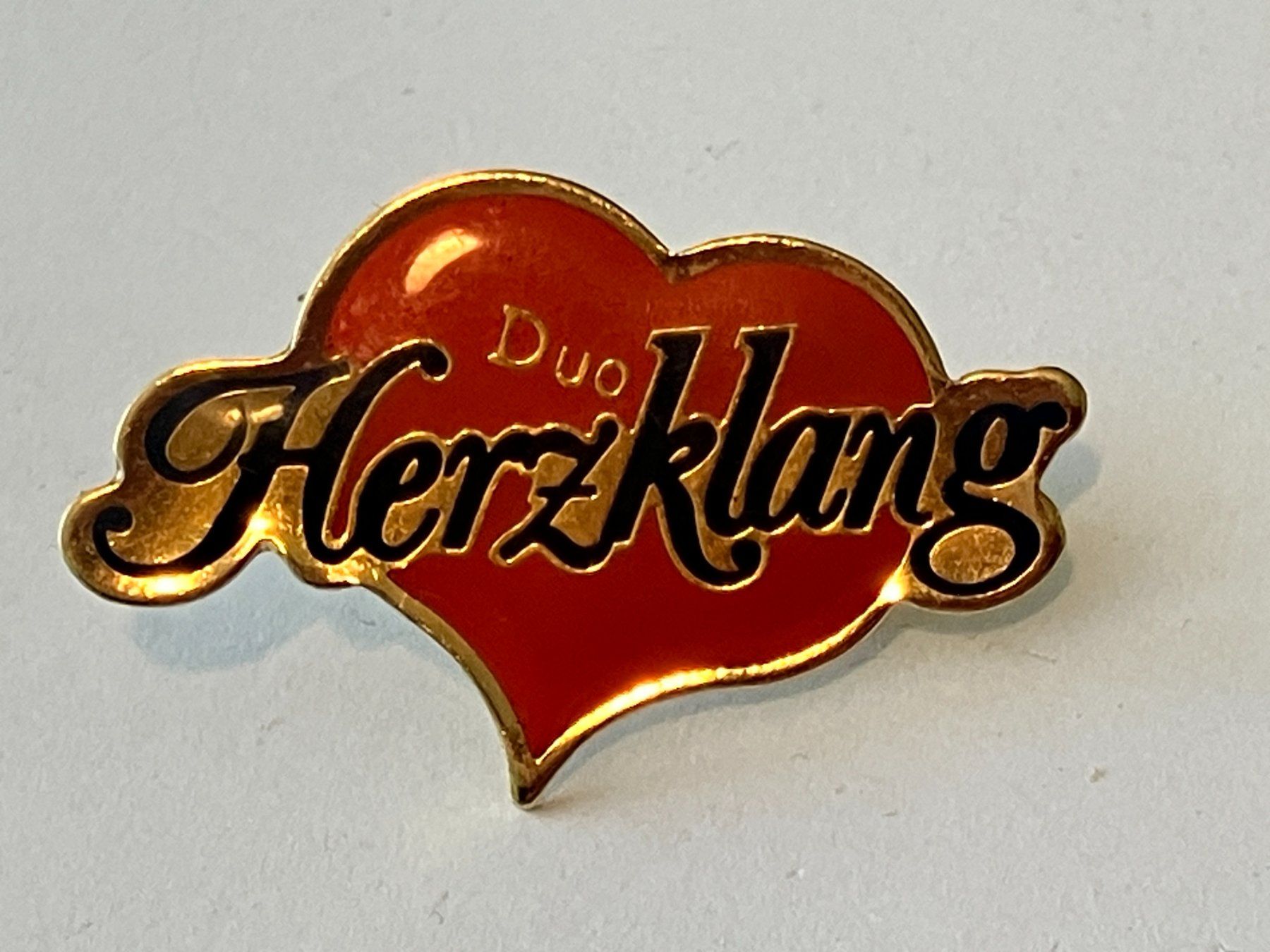 Placchette & Badge: 1 Pin Duo Herzklang – Usato da Basel venduto da djwwpp