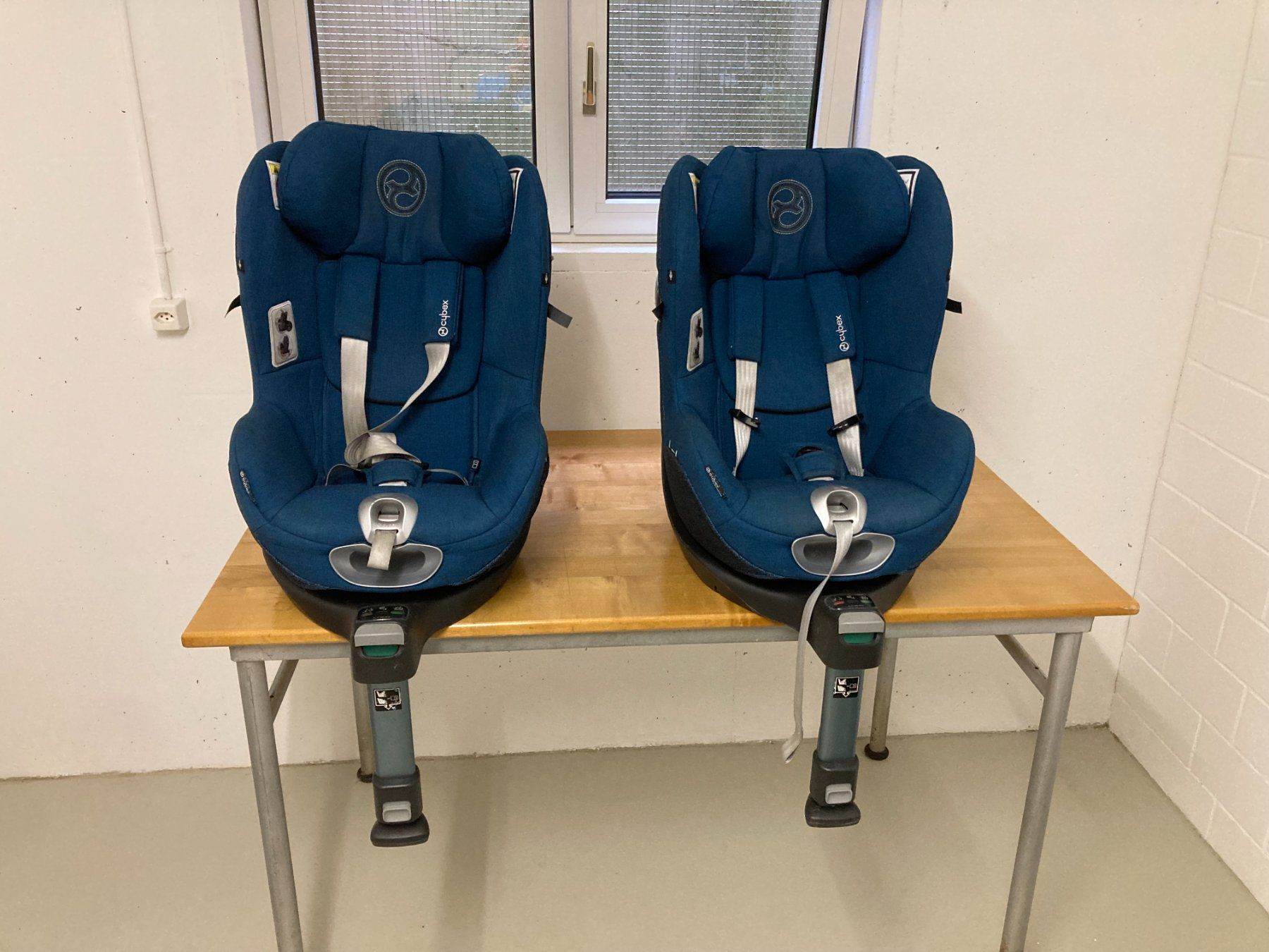 Cybex Seggiolini per auto: 2x Cybex Cloud Z Babyschale + Sitz + Isofix-Basis – Usato da Seuzach venduto da rotor82 3
