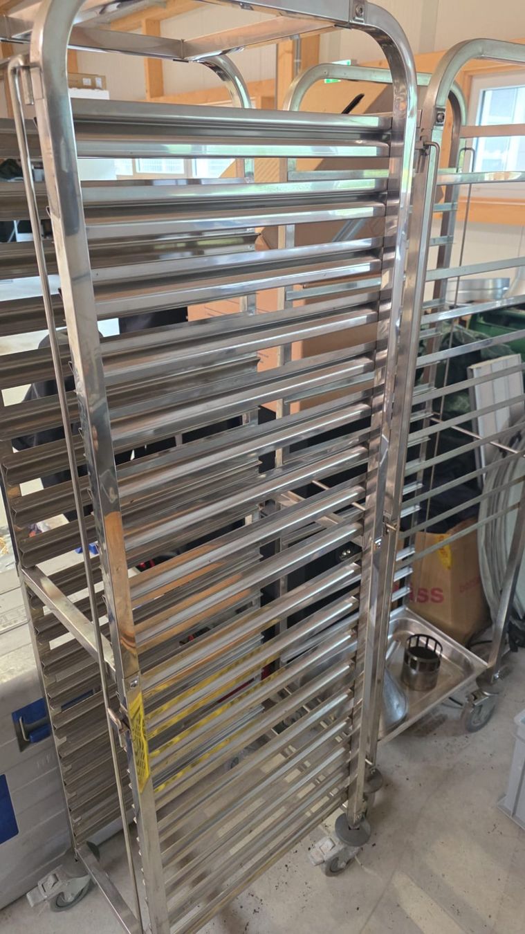 Komplettküchen: DIV CATERING MATERIAL – Gebraucht aus Zullwil von imh_lq9s 7