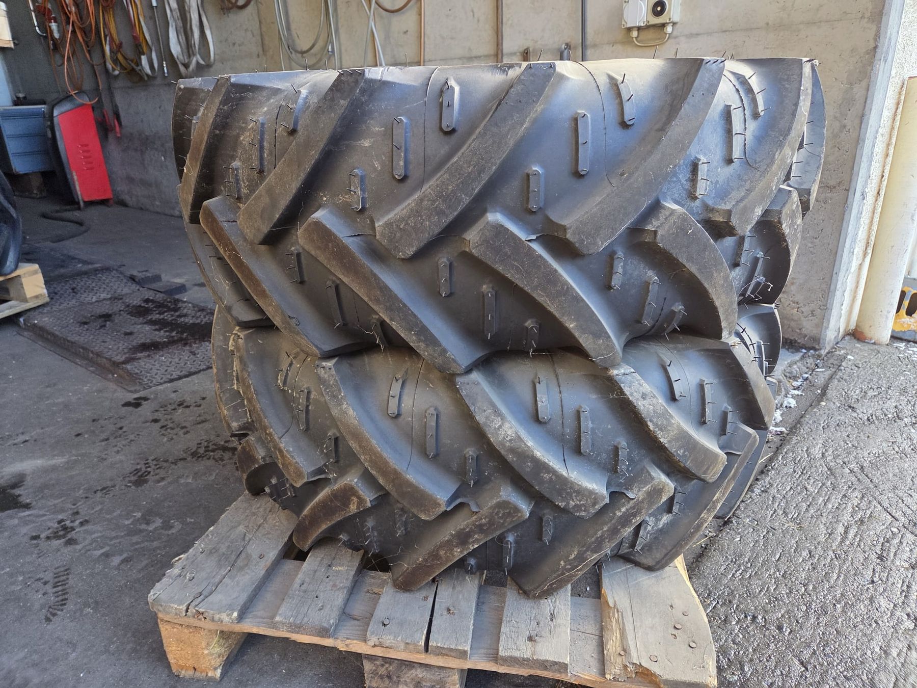 Pneus & Roues: Rad Case 14,9LR20 Kleber – D'occasion à Muhen par Danu65