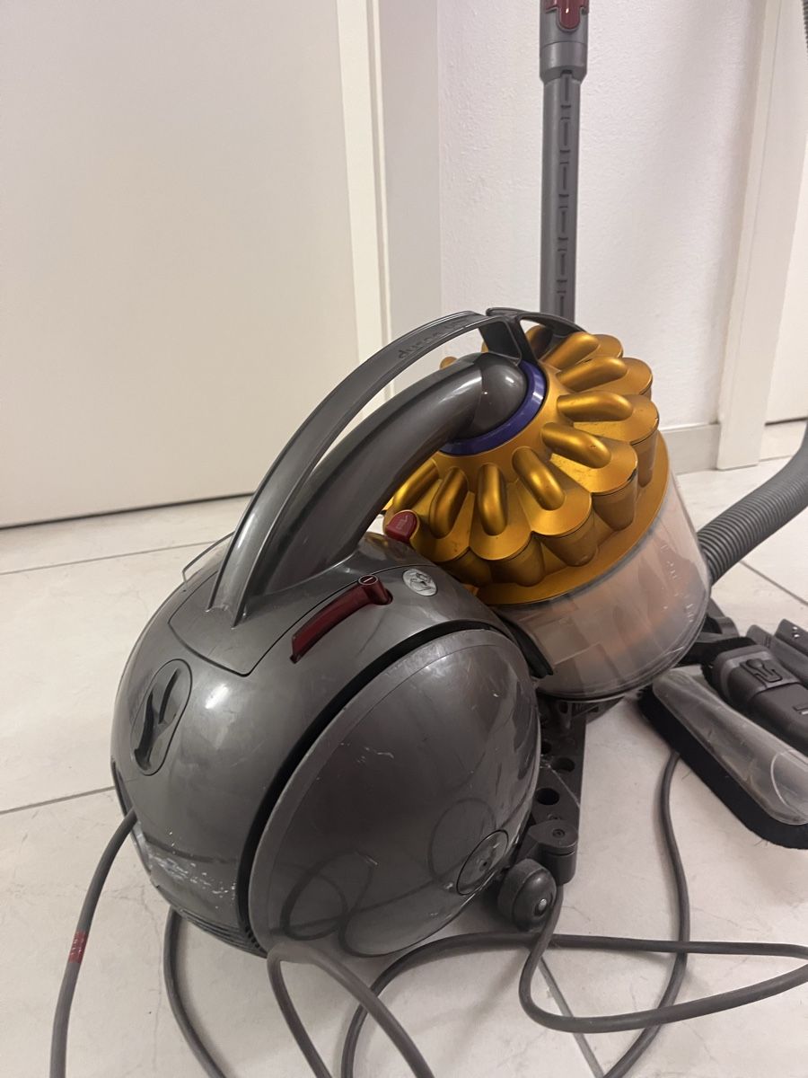 Dyson Aspirateurs & Accessoires: Dyson Staubsauger – D'occasion à Heitenried par Rose510 2