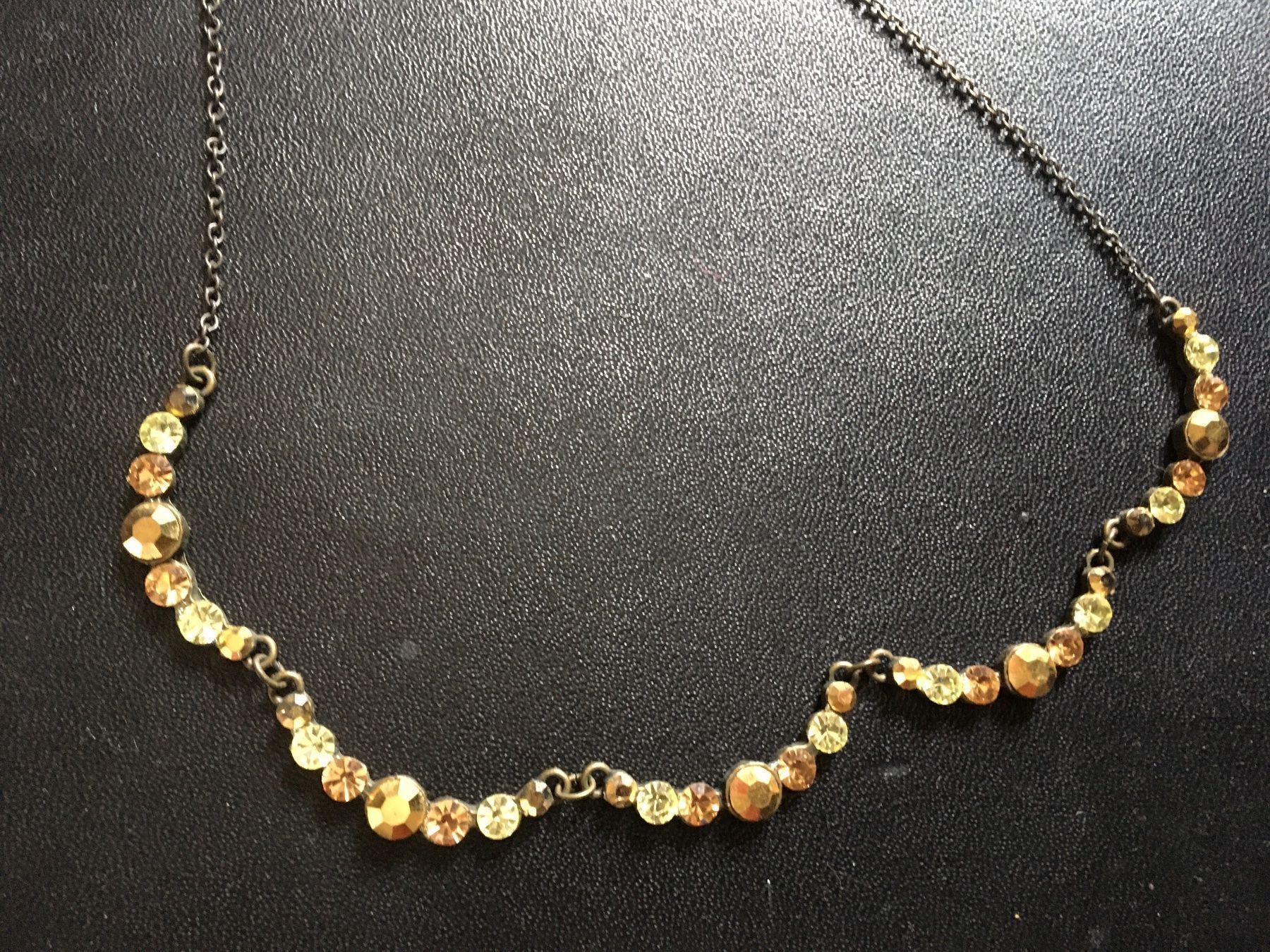 Ketten: Collier ras de cou strass or jaune brun Kaki – Gebraucht aus Genève von Libellule477