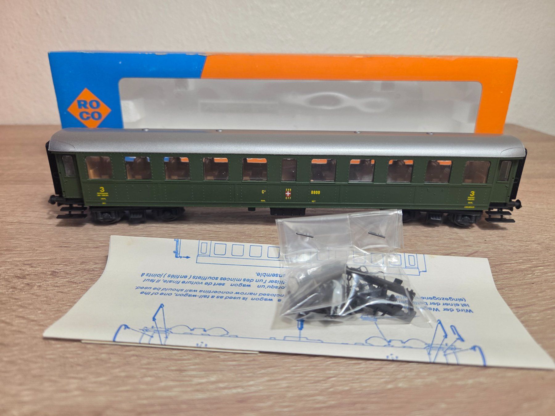 Roco Modellini di ferrovie: Roco 44200B Personenwagen 3.Kl SBB H0 – Nuovo e nell'imballaggio originale da St-Aubin-Sauges venduto da Lo_Go 5