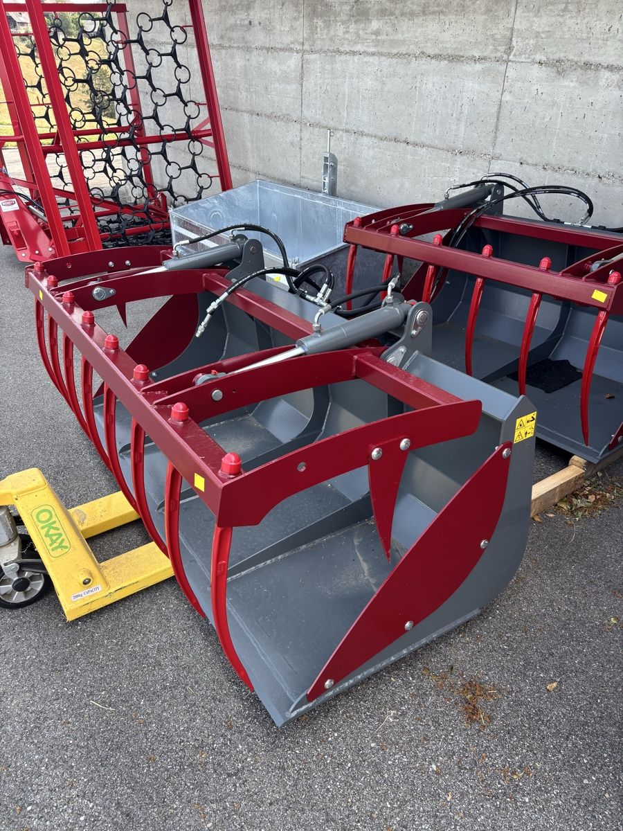 Greifer: Schaufelgreifer Frontlader Anbaugerät. Stekro 2meter – Neu (gemäss Beschreibung) aus Sumiswald von ern_9w29 3