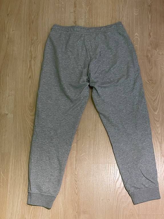 Nike Hosen: Nike Trainerhose Grösse M – Gebraucht aus ZUFIKON von SULMI01 1