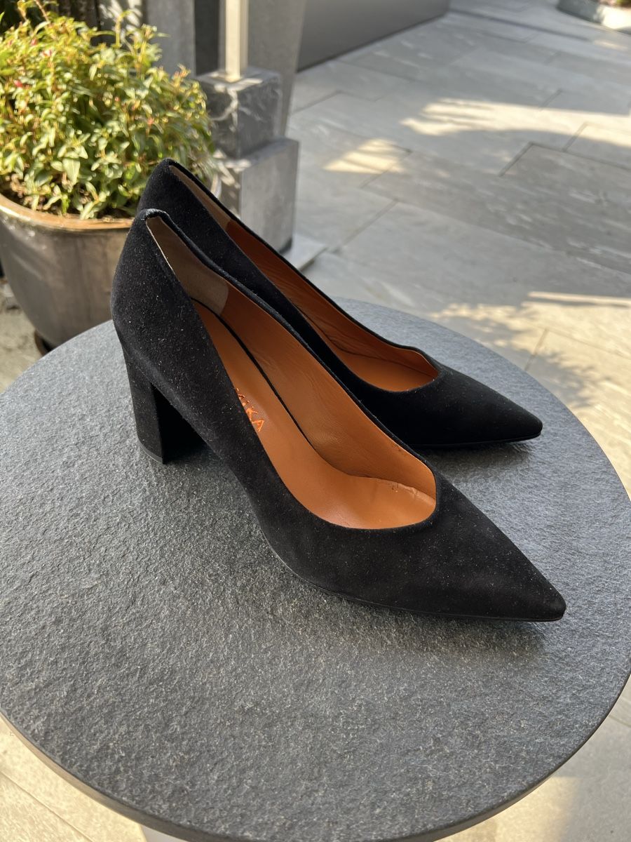 Damenschuhe: Leder Pumps von Thea Mika – Gebraucht aus Döttingen von Steinklopferin