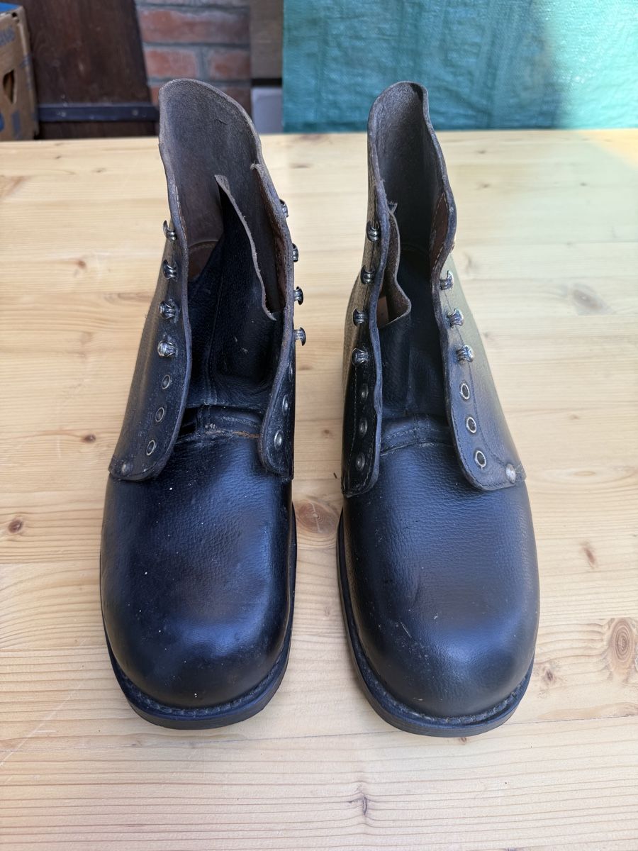 Chaussures hommes: Chaussures à clous neuves ! – D'occasion à Fribourg par Ardoffel 1