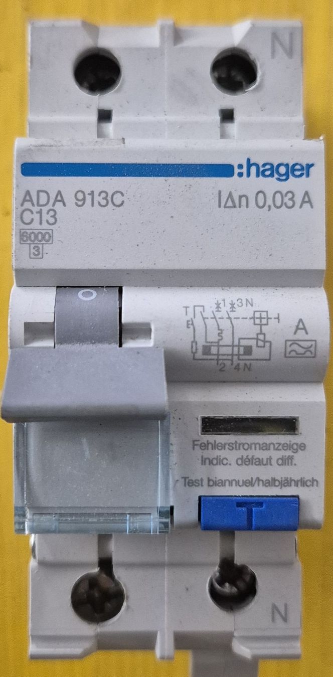 Hager Componenti elettronici: Hager ADA913C FI-Schalter, 0,03A – Usato da Eschenbach LU venduto da Re_mo