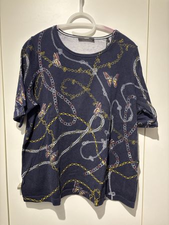 Damen T-Shirt dunkelblau Schmetterlingskette Grösse XL