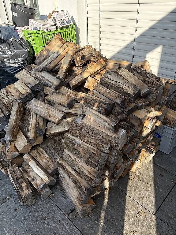 Articles en bois: Kaminholz / Restholz  – D'occasion à Hägglingen par Santisale 1