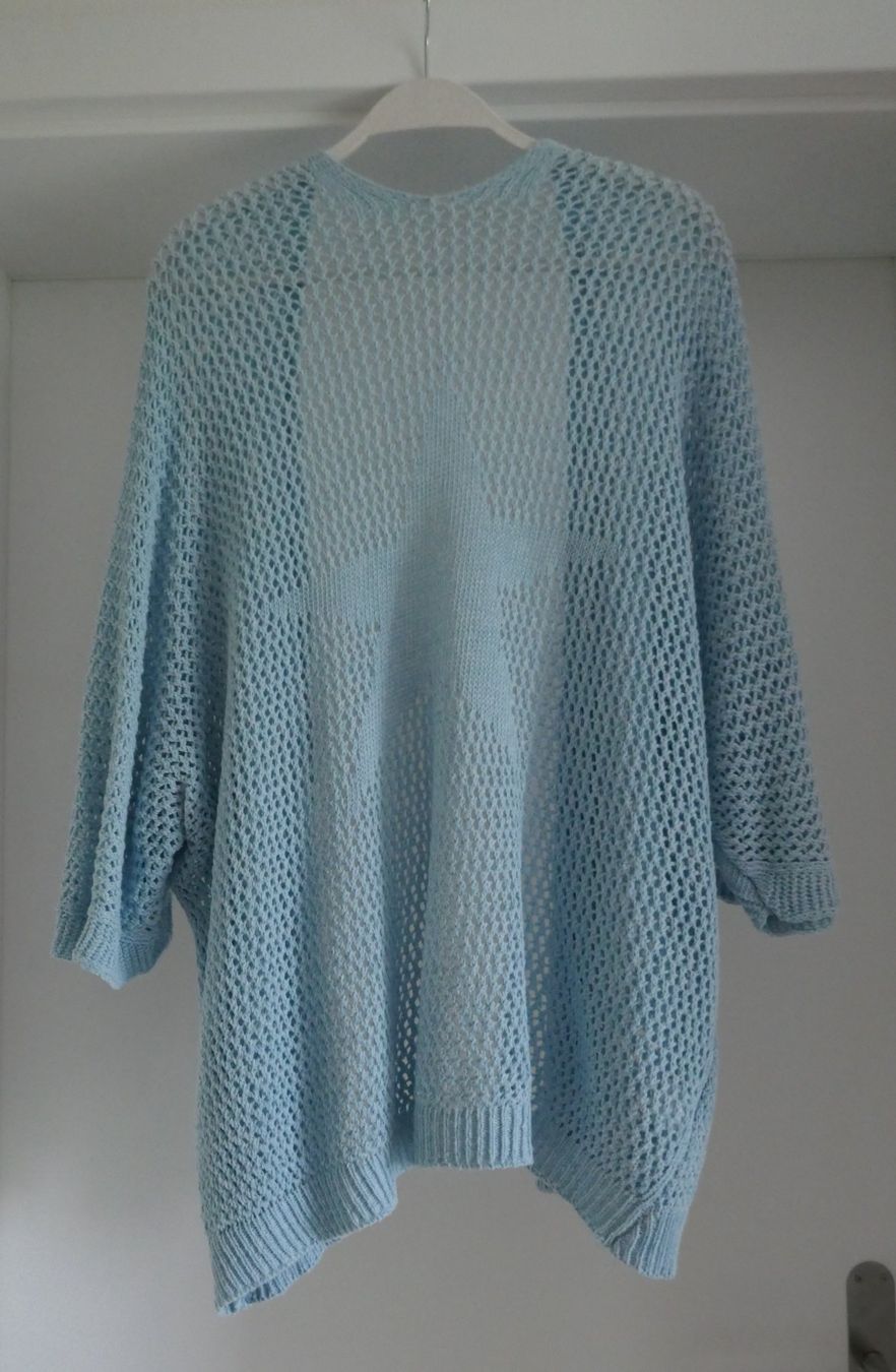 Giacche: leichte Strickjacke, Cardigan hellblau, one size – Usato da Port venduto da uzuku 3