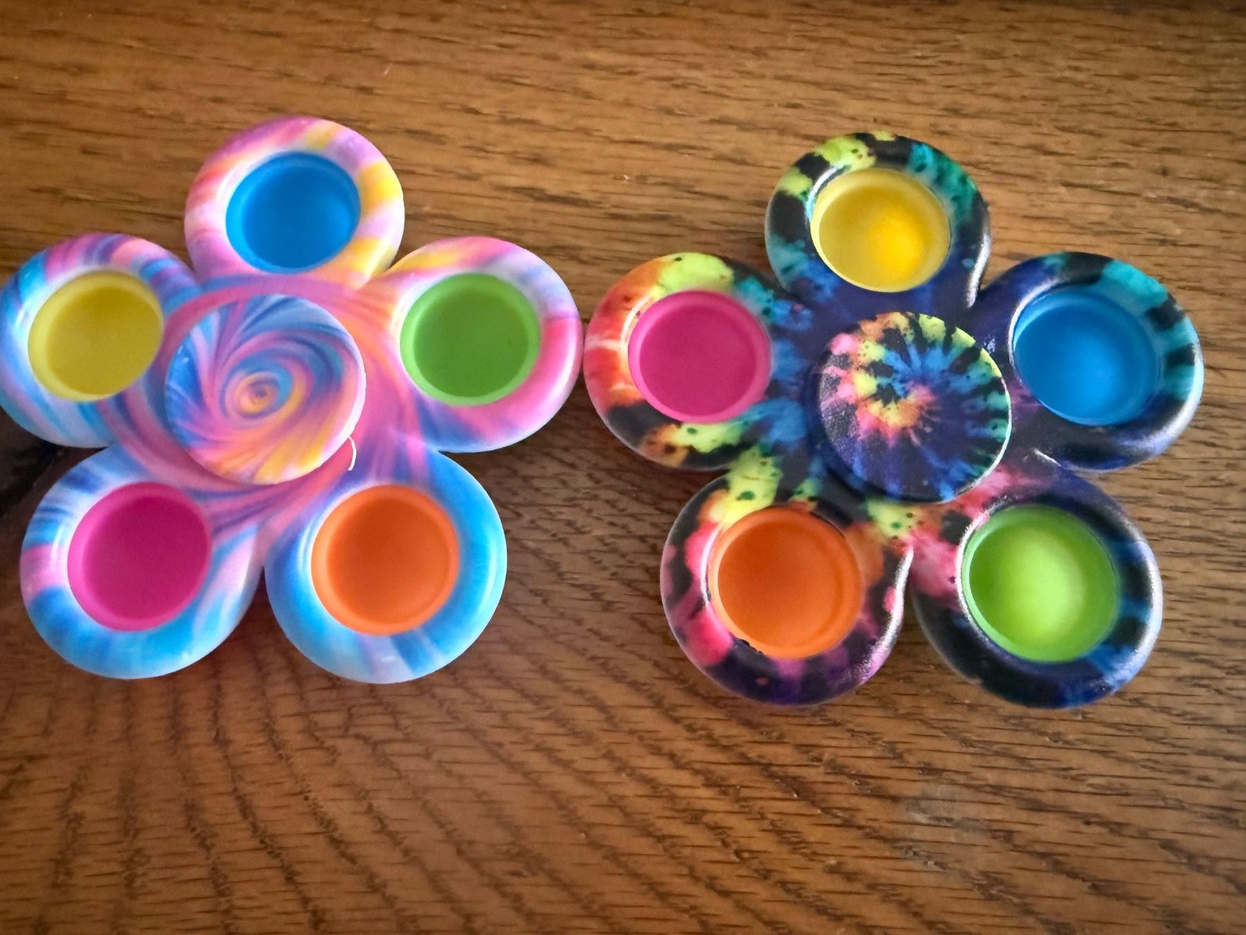 Giocattoli: 2x Fidget-Spinner: sensorisches Stressabbau Drehspielzeug – Nuovo (secondo la descrizione) da Teufenthal AG venduto da MeineSchatztruhe