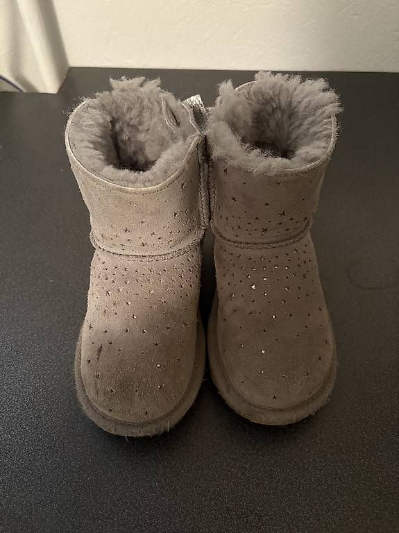 Scarpe per ragazze: Bottines UGG 28.5 – Usato da Echallens venduto da warnioc