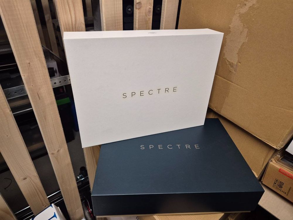 Zwei HP Spectre Notebook Verpackungen Leere Boxen (Gebraucht) in ...