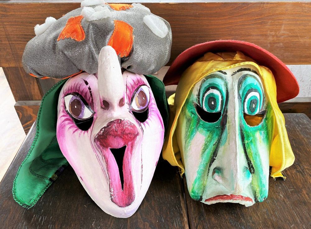  2 tolle original Basler Larven Masken 