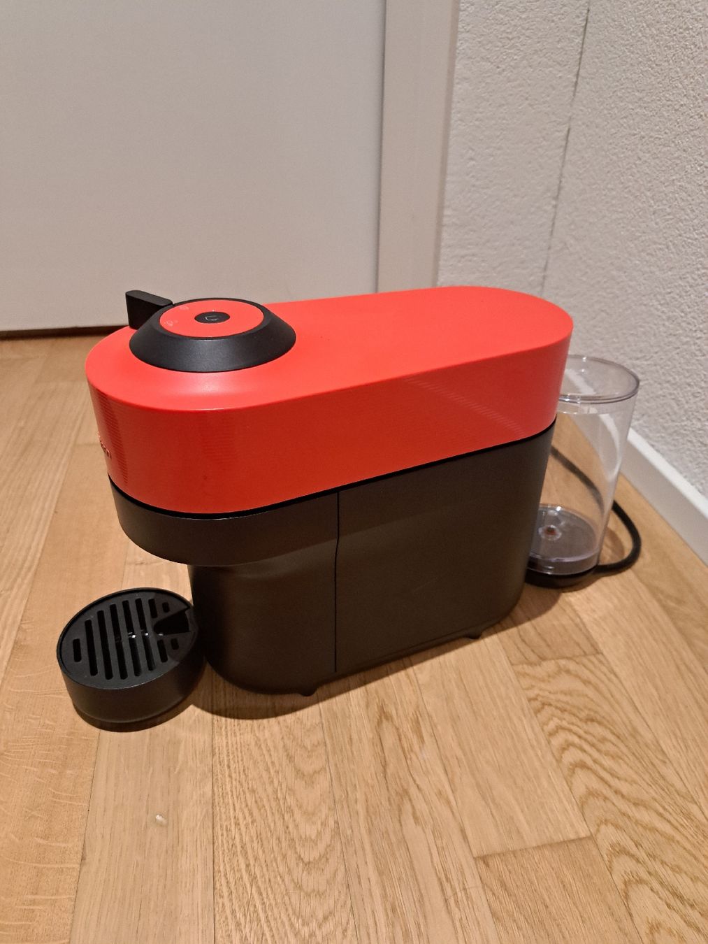 Nespresso Macchine per caffè & Macchine per espresso: Nespresso Vertuo Rot – Usato da Beinwil am See venduto da Robsta83 2