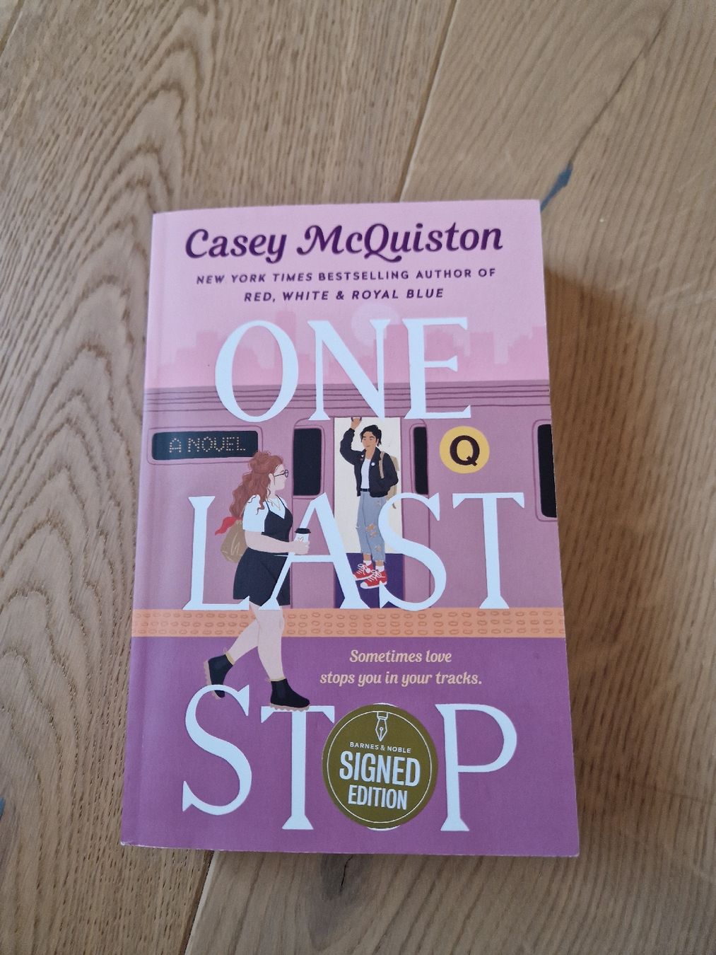 Libri: Signierter Roman: One Last Stop - Casey McQuiston – Usato da Mellingen venduto da BiBi.16