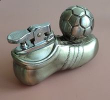 Vintage Fussballschuh-Tischfeuerzeug aus Metallguss 250gr.