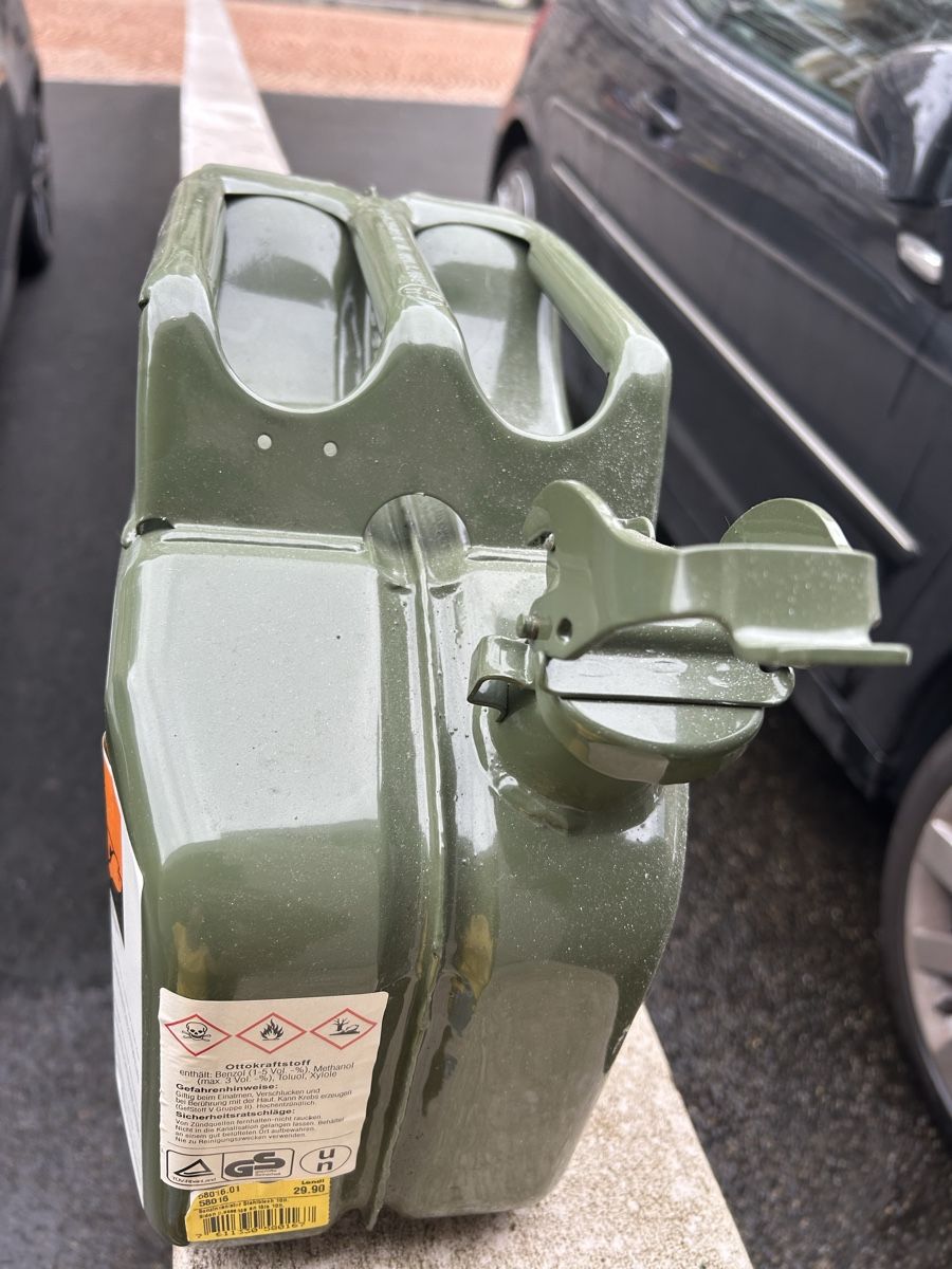 Armée suisse Bidons d’essence: Benzinkanister – Neuf avec emballage d'origine à Luzern par giv_tmj8 3