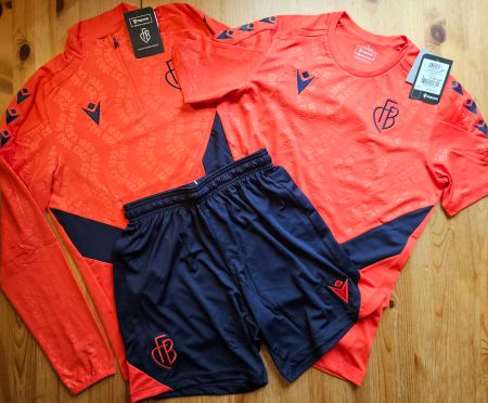 FC Basel Trainings-Set Macron NEU Gr. S FCB Jacke/Shirt/Hose