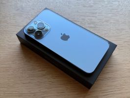 Apple iPhone 13 Pro 256 GB Sierrablau – Akku 100% – mit OVP