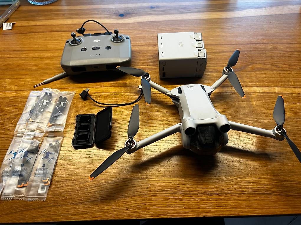 Modellismo RC: DJI Mini 3 Pro Fly More  – Usato da Unterterzen venduto da 8882NJ 3