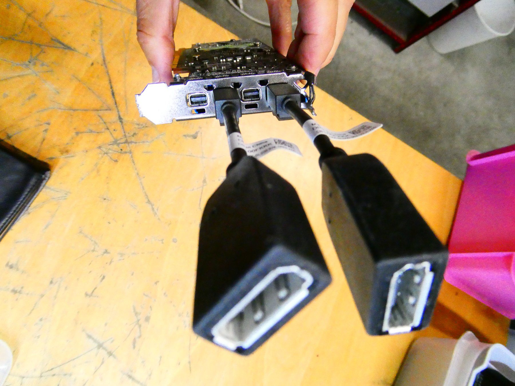 Amd Schede grafiche: Carte graphique AMD Radeon Pro WX 4100 – Usato da Etagnières venduto da emmaus.electro 3